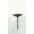 Copa de vino transparente con gris ahumado